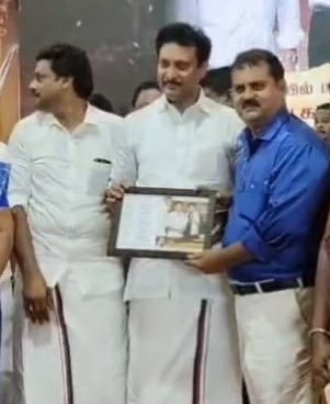 அதிரை காதிர் முகைதீன் பள்ளி ஆசிரியருக்கு கல்வி அமைச்சர் பாராட்டு!